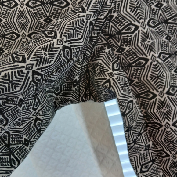 Ruby Rd. 18 Petite Black and White Geometric Straight Leg Pants - Picture 4 of 9